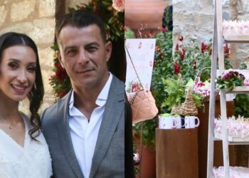 Χαρούμενοι γονείς Γιώργος Αγγελόπουλος και Δήμητρα Βαμβακούση: Βάπτισαν την κόρη τους στη Σκιάθο και τίμησαν τη μνήμη της μητέρας του