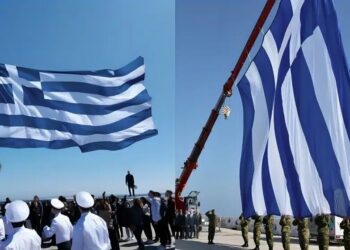 Alldaynews.gr Δέος: H μεγάλη Ελληνική σημαία υψώθηκε στον ουρανό της Χίου