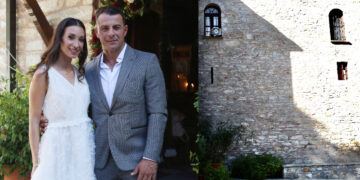 Γιώργος Αγγελόπουλος – Δήμητρα Βαμβακούση: Οι πρώτες φωτογραφίες από τη βάφτιση της κόρης τους στη Σκιάθο