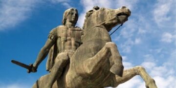 Alldaynews.gr Απίστευτη ανακάλυψη στη Βεργίνα: Ταυτοποίησαν τον χιτώνα του Μεγάλου Αλεξάνδρου