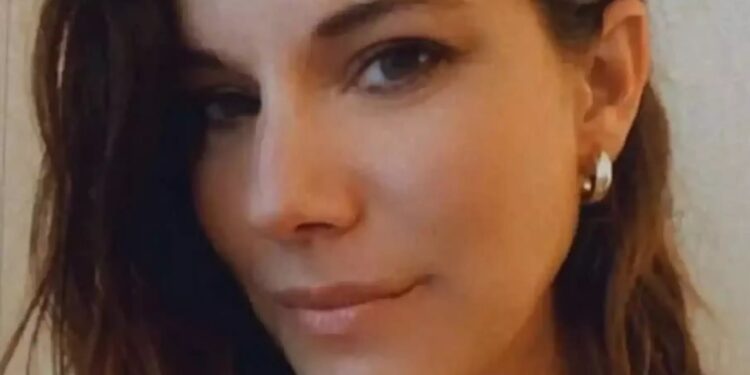 Alldaynews.gr Κούκλα 39χρονη μάλωσε με τον άντρα της και αποπλάνησε δύο 15χρονα παιδιά σε ξενοδοχείο (video)