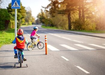 Ποδήλατο και παιδί : Οι 7 κανόνες για ασφαλή μετακίνηση