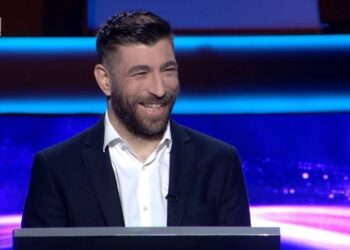 Alldaynews.gr Μυθικές ατάκες στον «Εκατομμυριούχο» από παίκτη με γραφείο τελετών: «Έχω έρθει με το υπηρεσιακό να είμαι έτοιμος» (video)