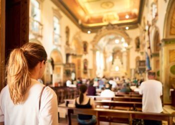 Πάντα μπροστά η Εκκλησία: Σχολές για ζευγάρια για να ενδυναμωθεί ο θεσμός της οικογένειας