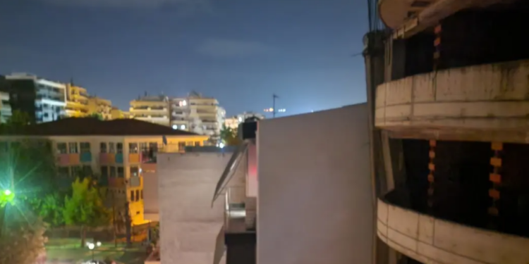 Alldaynews.gr Με κρανιοεγκεφαλικές κακώσεις ο 14χρονος που έπεσε από τον 4ο όροφο πολυκατοικίας – «Προσπαθούσε να αναπνεύσει»