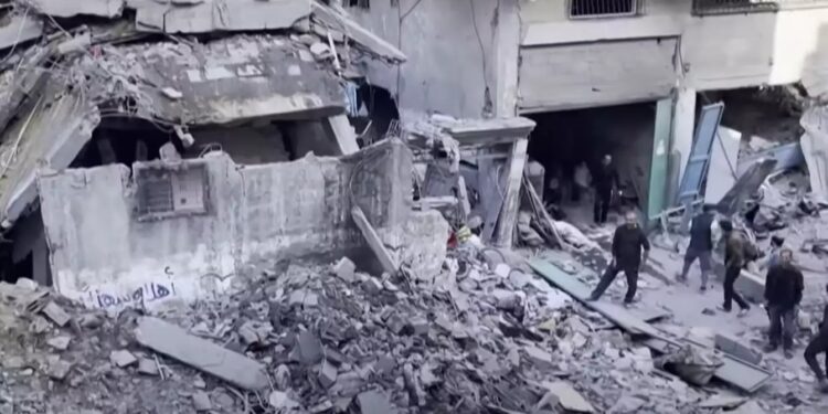 Οι Ισραηλινοί βομβάρδισαν πολυκατοικία στη Γάζα: Τουλάχιστον 93 νεκροί, οι περισσότεροι γυναίκες & παιδιά (vids)