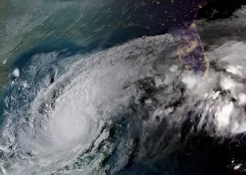 Φλόριντα: Σκηνές Αποκάλυψης κατέγραψε εγκλωβισμένος οδηγός τη στιγμή που ο τυφώνας ξεκίνησε να «χτυπά»