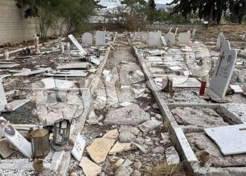 Εικόνες ντροπής στο Γ’ Νεκροταφείο Αθηνών: Αδιάλυτες σοροί σε σεντόνια και μέλη θανόντων σε κοινή θέα