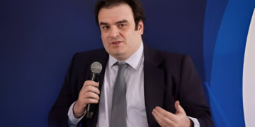 Alldaynews.gr Πιερρακάκης: «Η εφαρμογή του μέτρου είναι θεαματικά καλή» – Πάνω από 6.000 αποβολές σε μαθητές για κινητά