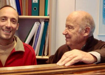 Μίμης Πλέσσας: Το συγκινητικό μήνυμα του γιου του – «Για 65 χρόνια με συντρόφευσε και πλοúτıσε τη ζωή μου σαν πατέρας, φίλος και συνεργάτης»