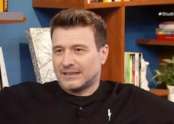 Alldaynews.gr Δεν άντεξε: Ο Γιάννης Πλούταρχος είναι ο τραγουδιστής που μήνυσε stalker για παρενόχληση (video)