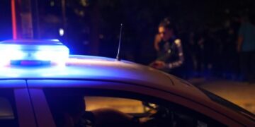 Alldaynews.gr Γλυφάδα: Πατέρας με τους τρεις γιους του και μια παρέα νεαρών στη συμπλοκή με μαχαίρι -Τι προηγήθηκε