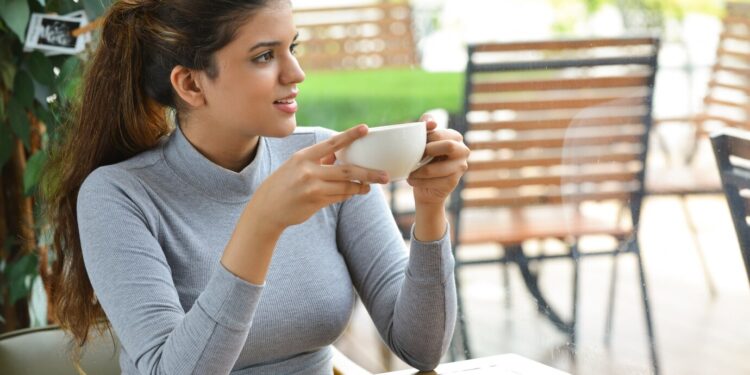 Alldaynews.gr Το ρόφημα με τη γλυκιά γεύση, που αν πρέπει πίνεις το πρωί θα καις λίπος και θα γεμίζεις ενέργεια