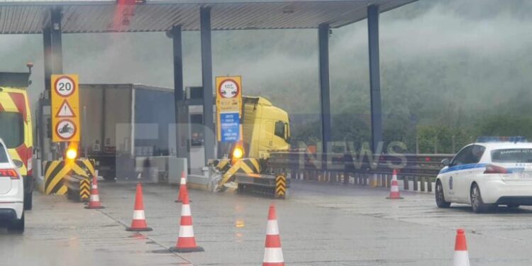 Alldaynews.gr Εγνατία: Φορτηγό έπεσε πάνω στις μπάρες των διοδίων – Προσωρινή διακοπή κυκλοφορίας και ρυθμίσεις