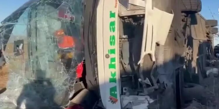 Alldaynews.gr Τραγωδία: Έξι νεκροί και 25 τραυματίες από ανατροπή λεωφορείου έξω από την Άγκυρα