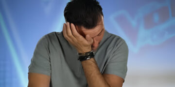 Alldaynews.gr The Voice: Διαγωνιζόμενος “κατέρρευσε” πριν ανέβει στη σκηνή να τραγουδήσει