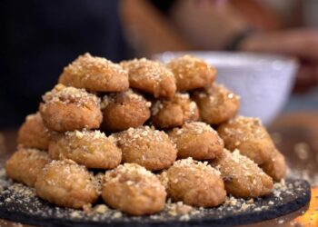 Μελομακάρονα: Το λάθος που κάνεις κάθε Χριστούγεννα και δεν σου βγαίνουν τραγανά