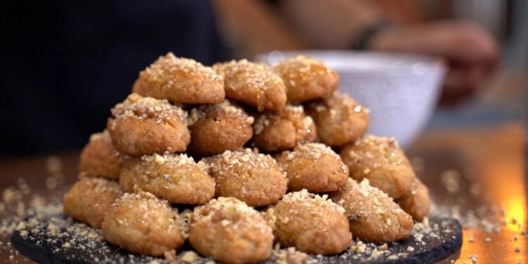 Μελομακάρονα: Το λάθος που κάνεις κάθε Χριστούγεννα και δεν σου βγαίνουν τραγανά