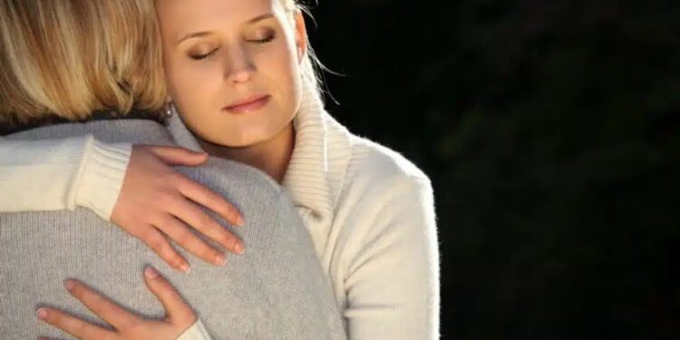 Alldaynews.gr Μου λείπεις μάνα, η μυρωδιά σου, η παρέα σου, όλα σου – Έλα έστω μια μέρα να τα πούμε και μετά φεύγεις ξανά για πάντα»