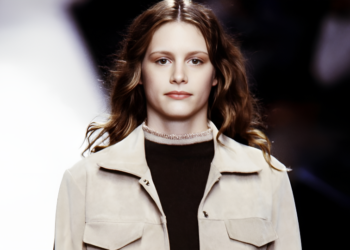 Alldaynews.gr Ανείπωτη θλίψη: Σούπερ μόντελ των 90s πέθανε στην Κω λίγο μετά τον γάμο της – Ήταν καλή φίλη της Κέιτ Μος