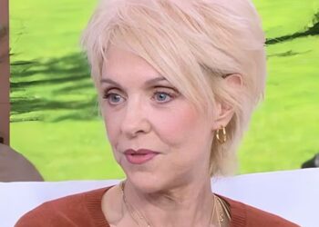 Συγκλονίζει η Ναταλία Τσαλίκη: «Στερήθηκα το “σ’ αγαπώ” από τη μητέρα μου, ήταν ένας πολύ σκληρός και ιδιόμορφος άνθρωπος»