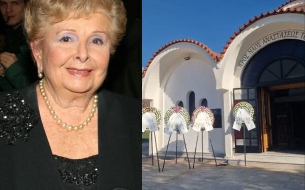 Alldaynews.gr Κρίμα: Κανείς δεν πήγε στην κηδεία της Βέφας Αλεξιάδου – Έξι στεφάνια και ελάχιστοι συγγενείς και φίλοι στο τελευταίο αντίο – Δημόσιο ξέσπασμα