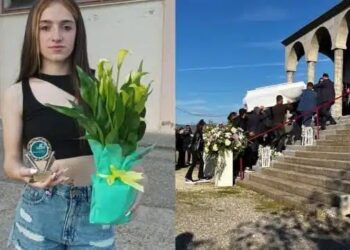 Αγρίνιο: Σπαραγμός και αναπάντητα γιατί στην κηδεία της 18χρονης Χαριτίνης – Τραγική φιγούρα η μητέρα που έχασε δύο παιδιά