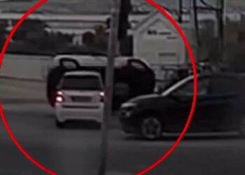 Τρομακτικό τροχαίο: Αναποδογύρισε αυτοκίνητο με 2 παιδάκια μέσα – Βίντεο ντοκουμέντο