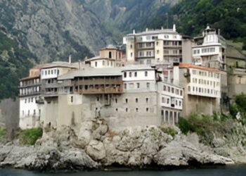 Το Άγιο Όρος υποδέχεται την ανάπτυξη: Σουπερμάρκετ,εστιατόριο αλλά και ξενοδοχείο με υπηρεσίες μασάζ – Πόσο κοστίζει η βραδιά