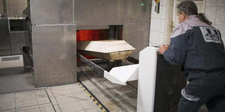 Alldaynews.gr Μακάβριο λάθος: Πήγαν να αποτεφρώσουν πτώμα 25χρονου, όταν αυτός ξύπνησε και άρχισε να κουνιέται