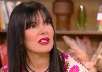 Δύσκολες ώρες για τη Σάννυ Μπαλτζή – Πέθανε ο πατέρας της: «Οι χτύποι στα ρολόγια σου σταμάτησαν απόψε»