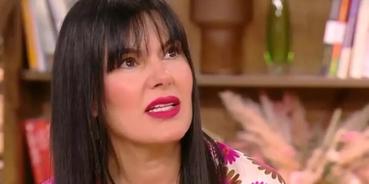 Alldaynews.gr Δύσκολες ώρες για τη Σάννυ Μπαλτζή – Πέθανε ο πατέρας της: «Οι χτύποι στα ρολόγια σου σταμάτησαν απόψε»