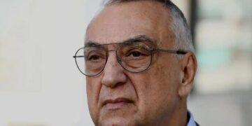 Αuτή είναι η αιτία θανάτου του Δημήτρη Σούρα: Τι είναι ο χρυσίζων σταφυλόκοκκος από τον οποίο υπέκυψε – Πάλεψε αλλά δεν τα κατάφερε