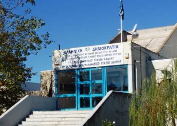 Μαθητές έβαλαν φωτιές και βανδάλισαν χώρους σε ΕΠΑΛ επειδή τους απαγόρευσαν κινητά και τσιγάρα