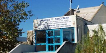 Alldaynews.gr Μαθητές έβαλαν φωτιές και βανδάλισαν χώρους σε ΕΠΑΛ επειδή τους απαγόρευσαν κινητά και τσιγάρα