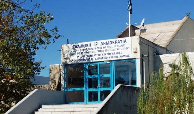 Alldaynews.gr Μαθητές έβαλαν φωτιές και βανδάλισαν χώρους σε ΕΠΑΛ επειδή τους απαγόρευσαν κινητά και τσιγάρα