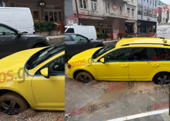 Κακοκαιρία Bora: Ταξί «κόλλησε» στην Ερμού