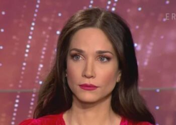 Κατερίνα Γερονικολού: «Ντρεπόμουν ως ορφανή και σιχαινόμουν την έννοια» – Η σπάνια εξομολόγηση για την οικογένειά της