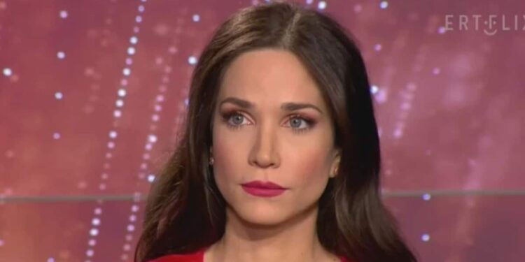 Alldaynews.gr Κατερίνα Γερονικολού: «Ντρεπόμουν ως ορφανή και σιχαινόμουν την έννοια» – Η σπάνια εξομολόγηση για την οικογένειά της