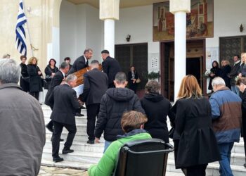 Αγρίνιο: Θρήνος στην κηδεία της δολοφονημένης Δώρας – Μεγάλη οργή για το δράστη