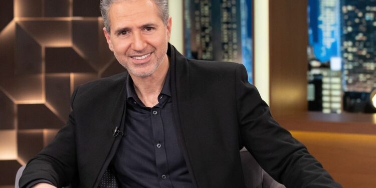 Alldaynews.gr Δημήτρης Κόκοτας: Συγκινεί η αδελφή του – «Τον έχω δει ότι δακρύζει, του έβαλα την “Άπονη καρδιά” του μπαμπά μας»