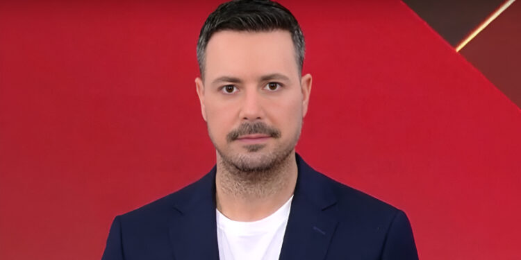 Alldaynews.gr Αποκάλυψη «Βόμβα» από τον Πέτρο Κουσουλό: «Δημοσιογράφος, γυναίκα, μεσημεριανής εκπομπής ήταν εκείνη η οποία μετέφερε με το αυτοκίνητό της την κυρία Μουρτζούκου»