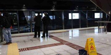 Alldaynews.gr Μετρό Θεσσαλονίκης: Εγκαίνια με κουβάδες – Έσταζε η οροφή