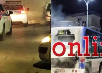 Λεωφορείο γεμάτο επιβάτες «λαμπάδιασε» μπροστά από αστυνομικό τμήμα – Έτρεξαν με πυροσβεστήρες οι αστυνομικοί