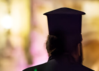 Σε ρινγκ μετέτρεψαν εκκλησία στο Χαλάνδρι ιερείς που πιάστηκαν στα χέρια