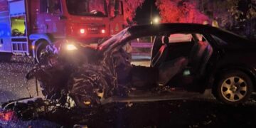 Alldaynews.gr Ανείπωτη τραγωδία σε τροχαίο με μικρό φορτηγό – 2 οι νεκροί: Μάχη για τη ζωή του στη ΜΕΘ δίνει ο πατέρας, νεκρός ο γιος