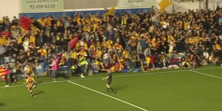 Τρομακτική κατάρρευση κερκίδας με οπαδούς σε αγώνα στην Ισπανία