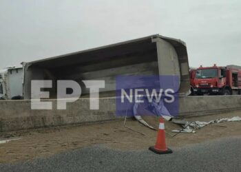 Σοβαρό τροχαίο με ανατροπή φορτηγού – Βαριά τραυματισμένος ο οδηγός