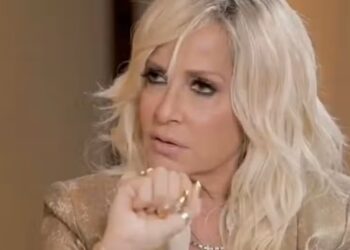 Άννα Βίσση: «Ένας άνθρωπος που εκπροσωπεί τον Θεό δεν θα έπρεπε να πλnρώνεται. Δεν υπάρχει ένας Θεός»