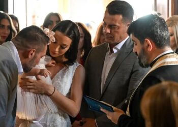 Γιώργος Αγγελόπουλος & Δήμητρα Βαμβακούση: Αδημοσίευτες φωτογραφίες από τη βάφτιση της κόρης τους